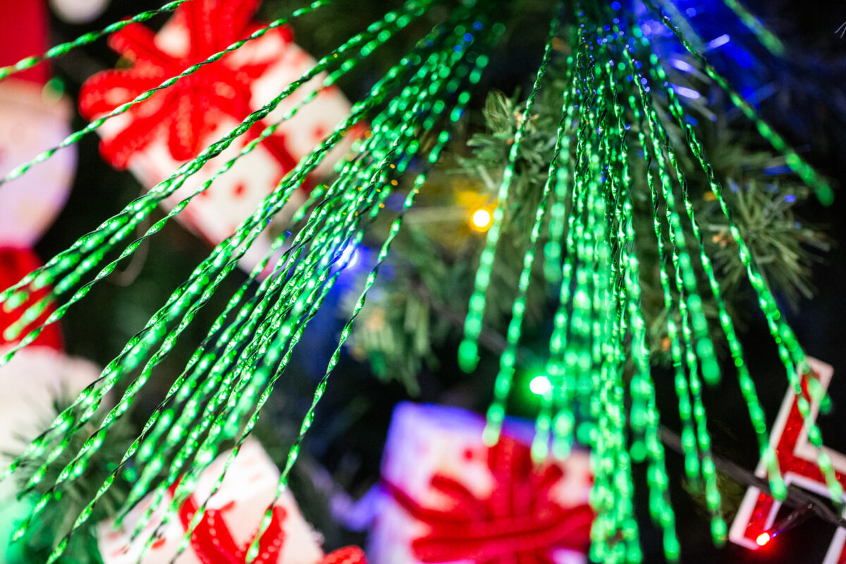 Artificial Christmas Tree with Parcels - Jolly Holly - Image 3