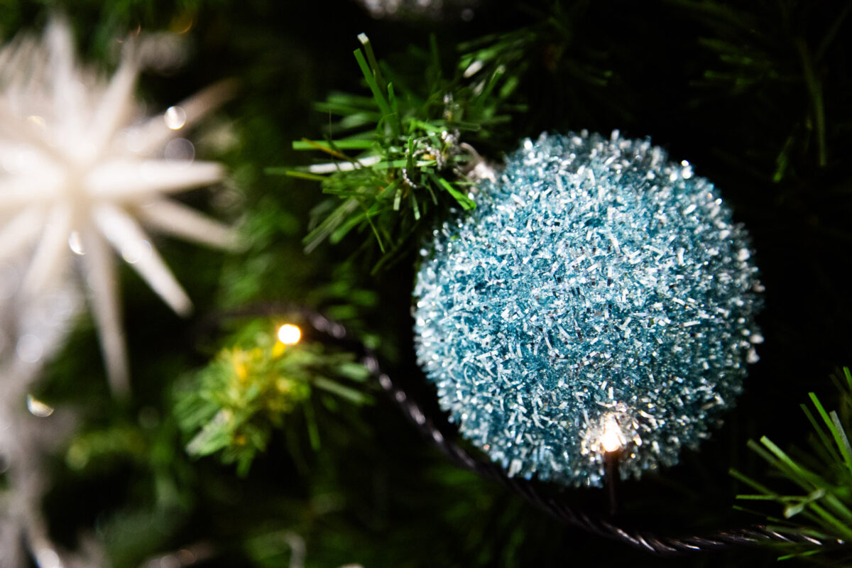 Artificial Christmas Tree with Parcels - Starry Night - Image 3