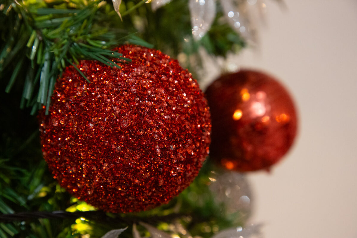 Artificial Christmas Tree with Parcels - Crimson Christmas - Image 5